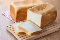 「牛乳食パン専門店みるく」