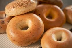 「THE BAGEL STAND」