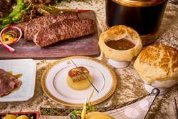 「ウェスティン都ホテル京都で新春バイキング　太鼓体験や抽選会で新年をお祝い」の写真