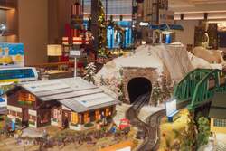 「ヒルトン広島で全長11mの巨大ジオラマが登場！　「クリスマス・トレイン 2025」開催」の写真