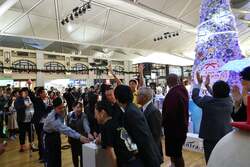 「愛知県常滑市の中部国際空港セントレアで環境を学ぶクリスマスイベント開催！」の写真