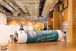 「PLAY! PARK」には、期間限定で「薬用リップスティック」をモチーフにした遊び場が登場！