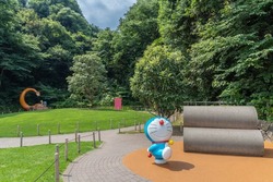 「はらっぱ」芝生が広がるひろばは絶好のフォトスポット