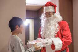「サンタクロースがお部屋に！名古屋のホテルで楽しむクリスマス宿泊プラン」の写真