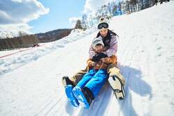 「群馬県北軽井沢で雪デビュー！軽井沢スノーパークが2025年12月20日にオープン」の写真