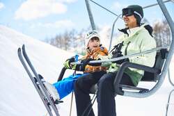 「群馬県北軽井沢で雪デビュー！軽井沢スノーパークが2025年12月20日にオープン」の写真