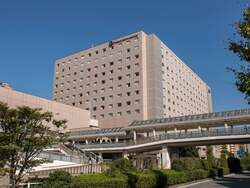 「サンタが館内に！オリエンタルホテル東京ベイでクリスマスグリーティング開催」の写真