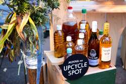 ※地域の方々による食用油回収の様子（過去実施風景）