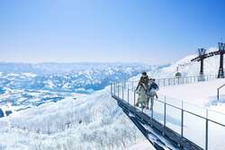 「北海道占冠村の「リゾナーレトマム」で子供の成長に合わせた冬のアクティビティ体験！」の写真