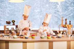 「北海道占冠村の「リゾナーレトマム」で子供の成長に合わせた冬のアクティビティ体験！」の写真