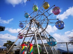 「【2025】関西の入園無料＆格安遊園地5選｜子連れに人気の絶景アトラクションも！」の写真