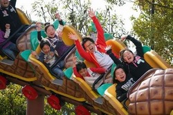 「【2025】関西の入園無料＆格安遊園地5選｜子連れに人気の絶景アトラクションも！」の写真