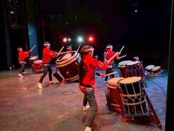 「大分の温泉リゾートでハローキティと新春イベント！餅つきや和太鼓、カニ食べ放題も」の写真