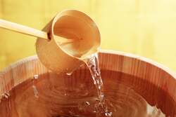 「大分の温泉リゾートでハローキティと新春イベント！餅つきや和太鼓、カニ食べ放題も」の写真