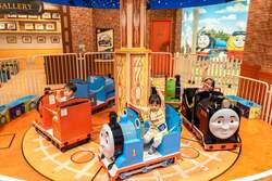 「トーマスタウンとトーマスステーションでクリスマス気分を満喫！　特典満載冬イベント」の写真