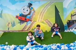 「トーマスタウンとトーマスステーションでクリスマス気分を満喫！　特典満載冬イベント」の写真