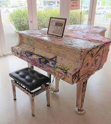 「福岡県小郡市でクリスマスコンサート開催！ピアノ演奏者とちびっこアナウンサーを募集」の写真