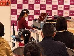 「福岡県小郡市でクリスマスコンサート開催！ピアノ演奏者とちびっこアナウンサーを募集」の写真