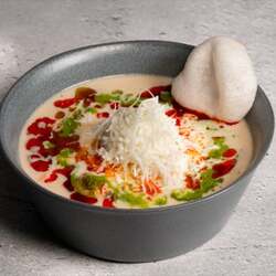 「さいたま新都心で入場無料のクリスマスマーケット開催！80種類以上のグルメと雑貨」の写真