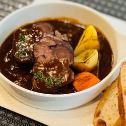 「さいたま新都心で入場無料のクリスマスマーケット開催！80種類以上のグルメと雑貨」の写真