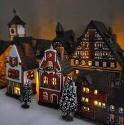 「さいたま新都心で入場無料のクリスマスマーケット開催！80種類以上のグルメと雑貨」の写真