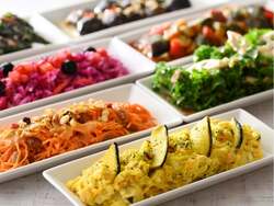 「時間無制限で上にぎり寿司食べ放題！　全国の「ニラックスブッフェ」で期間限定開催」の写真