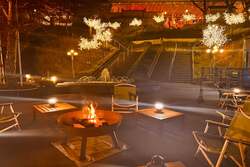 「西武園ゆうえんちで心温まるクリスマス！　冬パレードと大学生考案フードが新登場」の写真