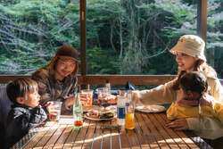 「愛知県瀬戸市の紅葉穴場スポットで牡蠣とBBQを満喫！　岩屋堂公園で期間限定イベント」の写真