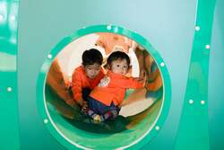 「新潟県三条市に全天候型アミューズメントASOBLEオープン！　万博の人気遊具も登場」の写真