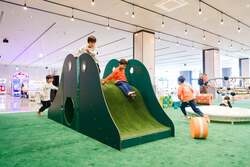 「新潟県三条市に全天候型アミューズメントASOBLEオープン！　万博の人気遊具も登場」の写真