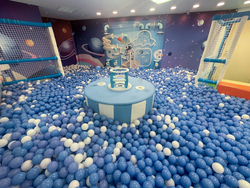 「東京浅草の室内遊び場リニューアル！　駅直結でアクセス抜群＆セルフ写真館も無料」の写真