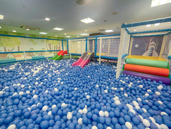 「東京浅草の室内遊び場リニューアル！　駅直結でアクセス抜群＆セルフ写真館も無料」の写真