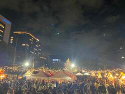 「サンタも登場！名古屋栄でクリスマスマーケット開催　エリア拡大でさらに楽しく」の写真