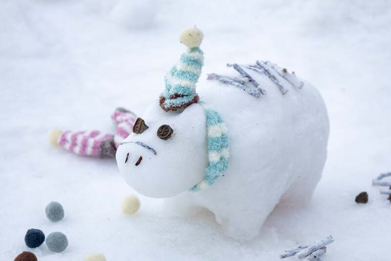 「赤べこ雪だるま」イメージ