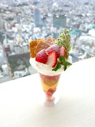 「海抜251mの「空の公園」で極上いちごピクニック！　展望台でプチいちご狩り体験も」の写真