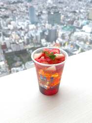 「海抜251mの「空の公園」で極上いちごピクニック！　展望台でプチいちご狩り体験も」の写真