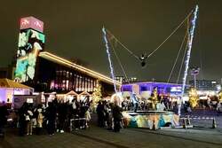 「都内でスカイランタン＆焚き火！　大井競馬場で11日間限定のクリスマスイベント開催」の写真