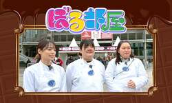 「130体超のサンタ像がお出迎え！　福岡市中央区でクリスマスイベント開催」の写真