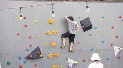 「遊びながら算数が好きになる体験イベント開催　スケートボードやボルダリングも遊べる」の写真