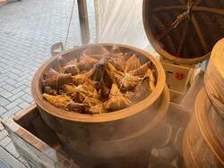 かながわの名産１００選にも選ばれた  三崎港まぐろトロちまき