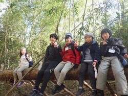 「信州の里山で薪割り・もちつき・そり滑り！　冬休み山賊キャンプ参加者募集中」の写真