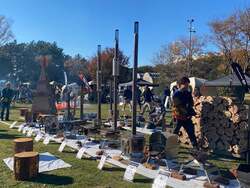 「東京都心で焚火体験ができる！　有明の国営公園で「焚火クラブ2026」開催」の写真