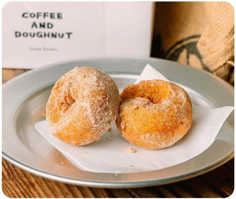 「loose kyoto」プレーンドーナツ（1個）251円、カスタードドーナツ（1個）381円、オールドファッション（1個）251円、チョコファッション（1個）381円