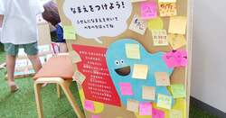 「高田馬場で親子が楽しむ絵本づくり！　やってみようえほん展でクリスマス工作体験」の写真