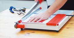 「高田馬場で親子が楽しむ絵本づくり！　やってみようえほん展でクリスマス工作体験」の写真