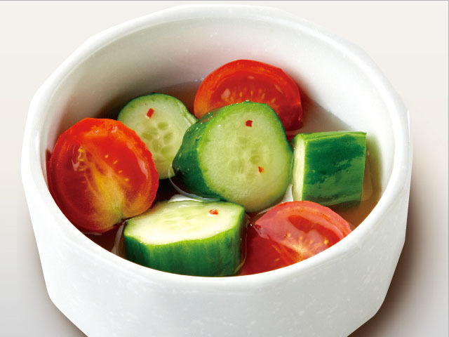 口当たり優しく、辛くないさっぱりとした味わいの 「春川(チュンチョン) 水キムチ」