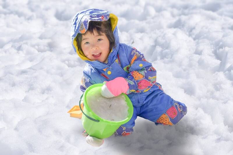 やわらかな人工雪が降り積もる特設エリア