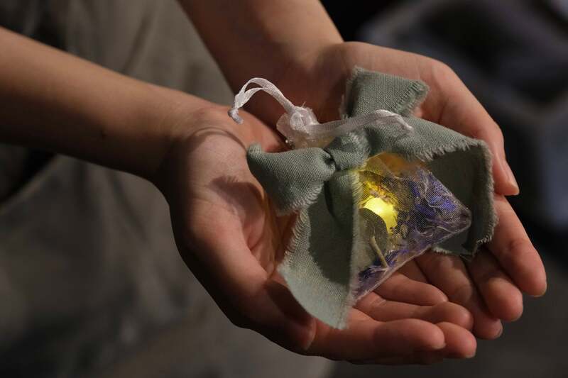 今日だけひかる！クリスマスコサージュ無料配布