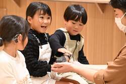 「原宿・竹下通りに新アニマルカフェが11月27日オープン、20種以上の動物とふれあえる」の写真