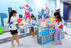 「ウルトラアスレチック横浜が開業10周年！　4体のヒーローが登場する特別ステージ開催」の写真